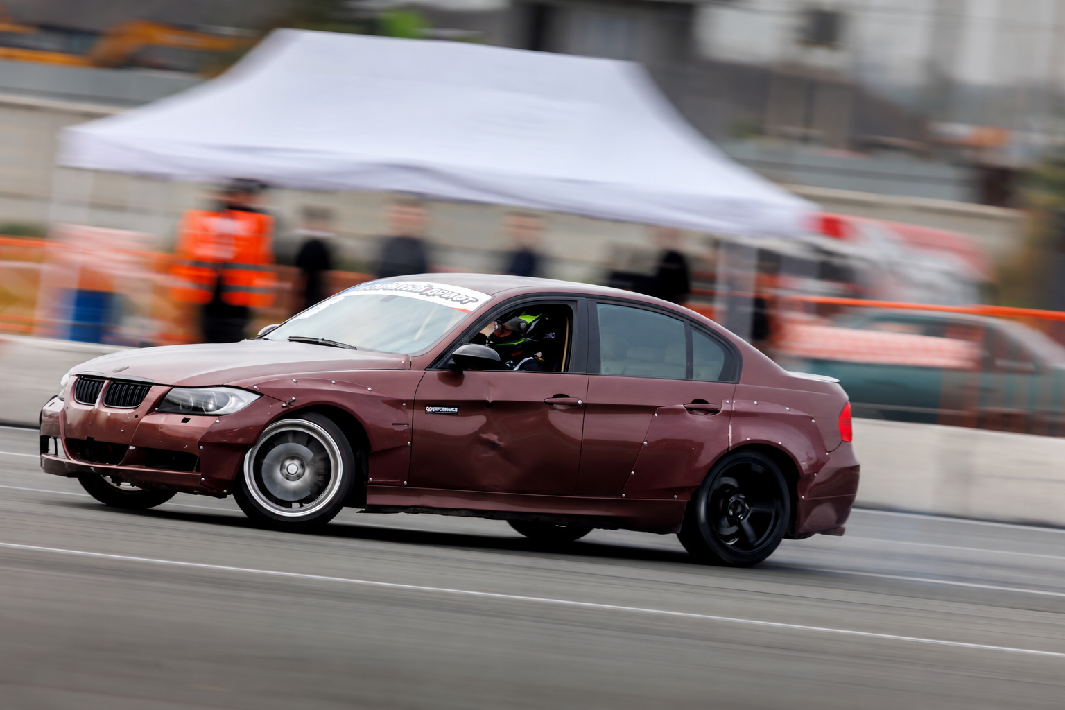 BMW E90 в заносе