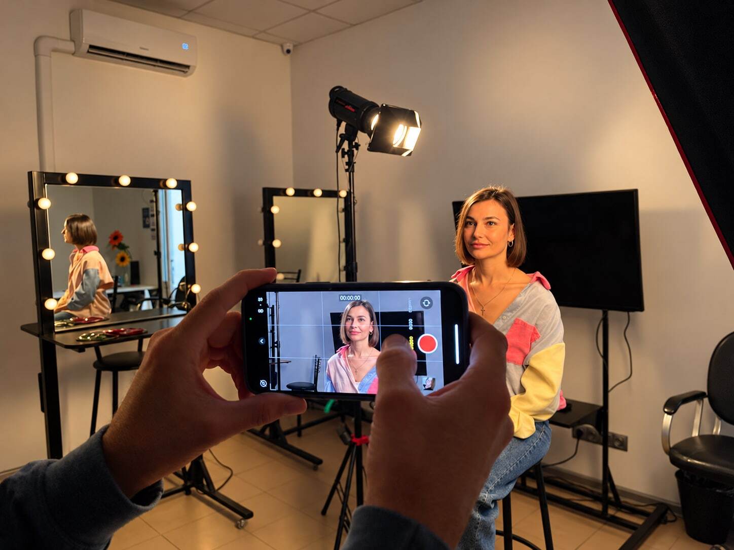 Съёмка видео на смартфон со студийным освещением