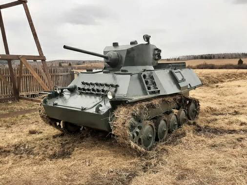 фото парня и девушки на романтическом свидании в публичном месте