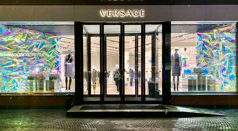 Оформление витриной пленкой плоттерная резка