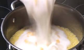 Приготовление пшённой каши с тыквой на молоке: шаг 8