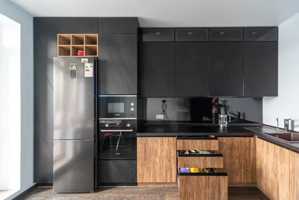 Кухонный гарнитур с минималистичной стилистикой