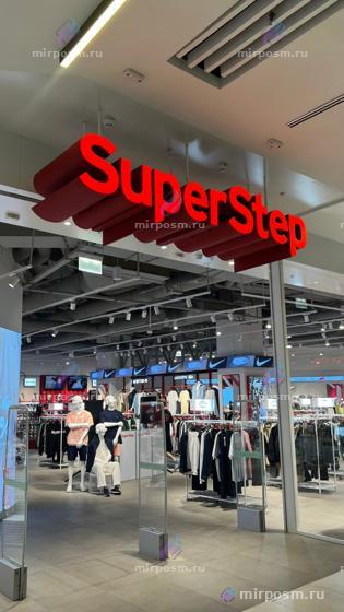 Красные объёмные буквы SuperStep