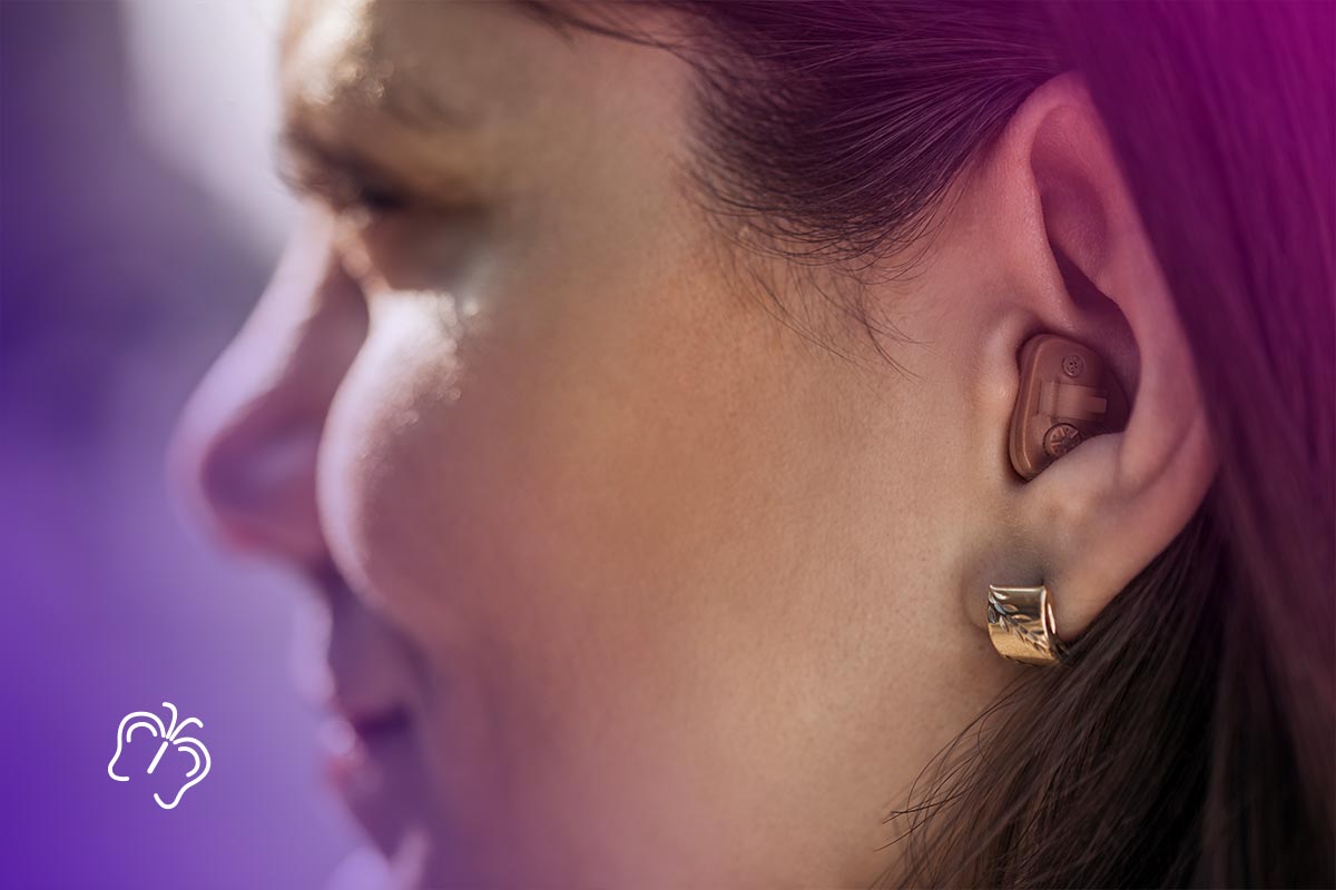 внутриушной слуховой аппарат в ухе