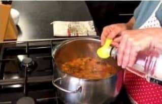 Приготовление салата из баклажанов с помидорами и болгарским перцем: шаг 7