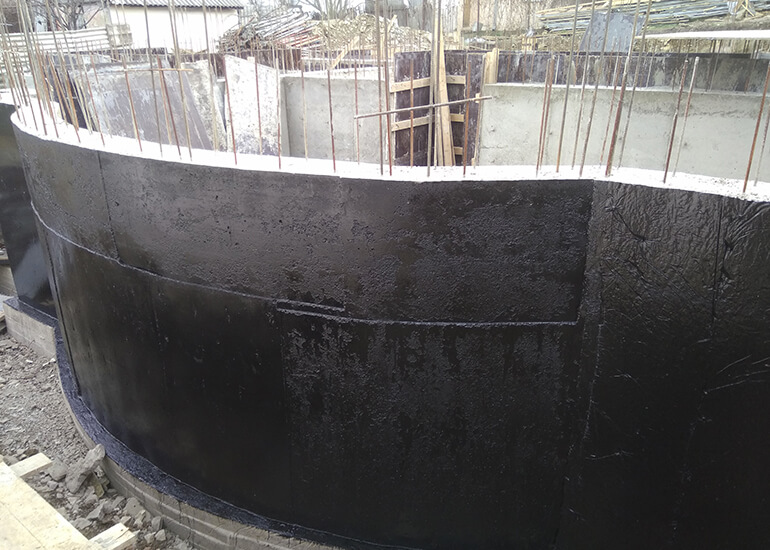 Стены фундамента дома в Новороссийске