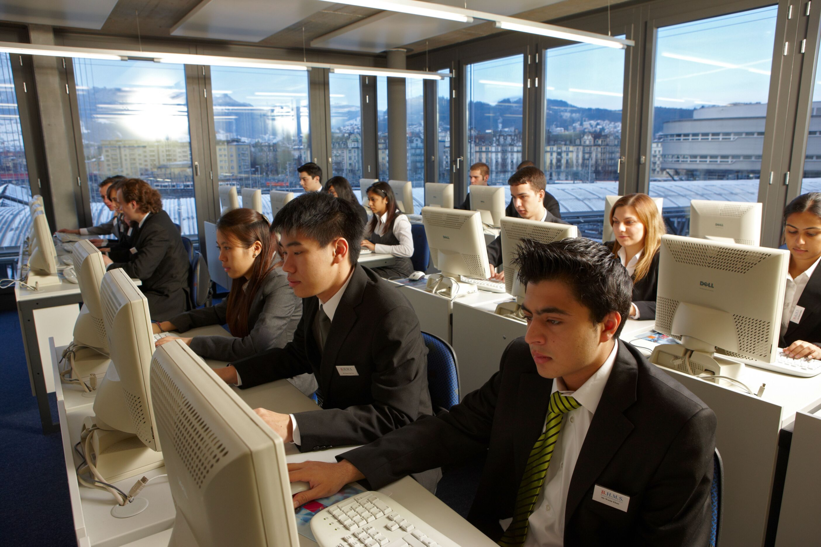 BHMS Business and Hotel Management School в Швейцарии. Профессиональное образование в туризме. Профессиональная подготовка за рубежом. Менеджмент за рубежом. Школы бизнес образования