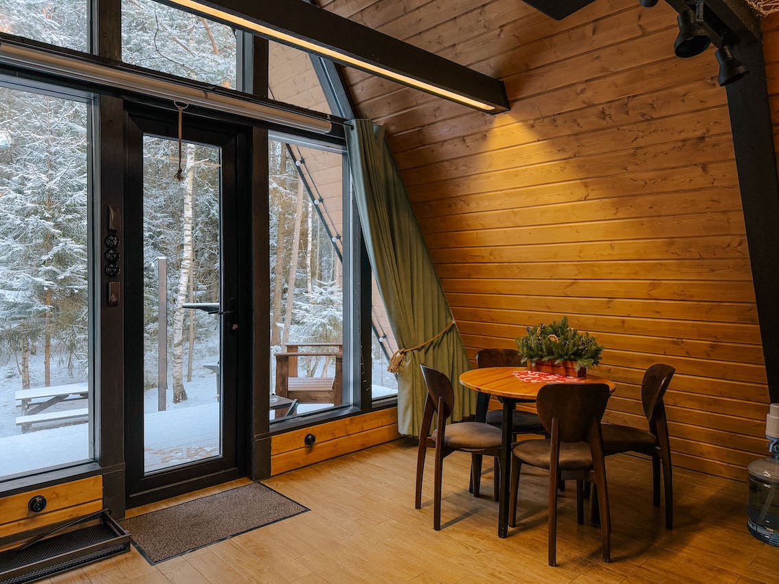 локация для съёмок в Подмосковье – глэмпинг Под кронами