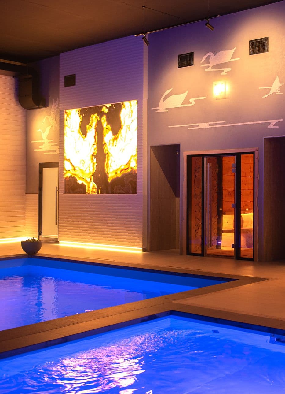 Открытый бассейн центра красоты и здоровья на курорте Сибирская монета