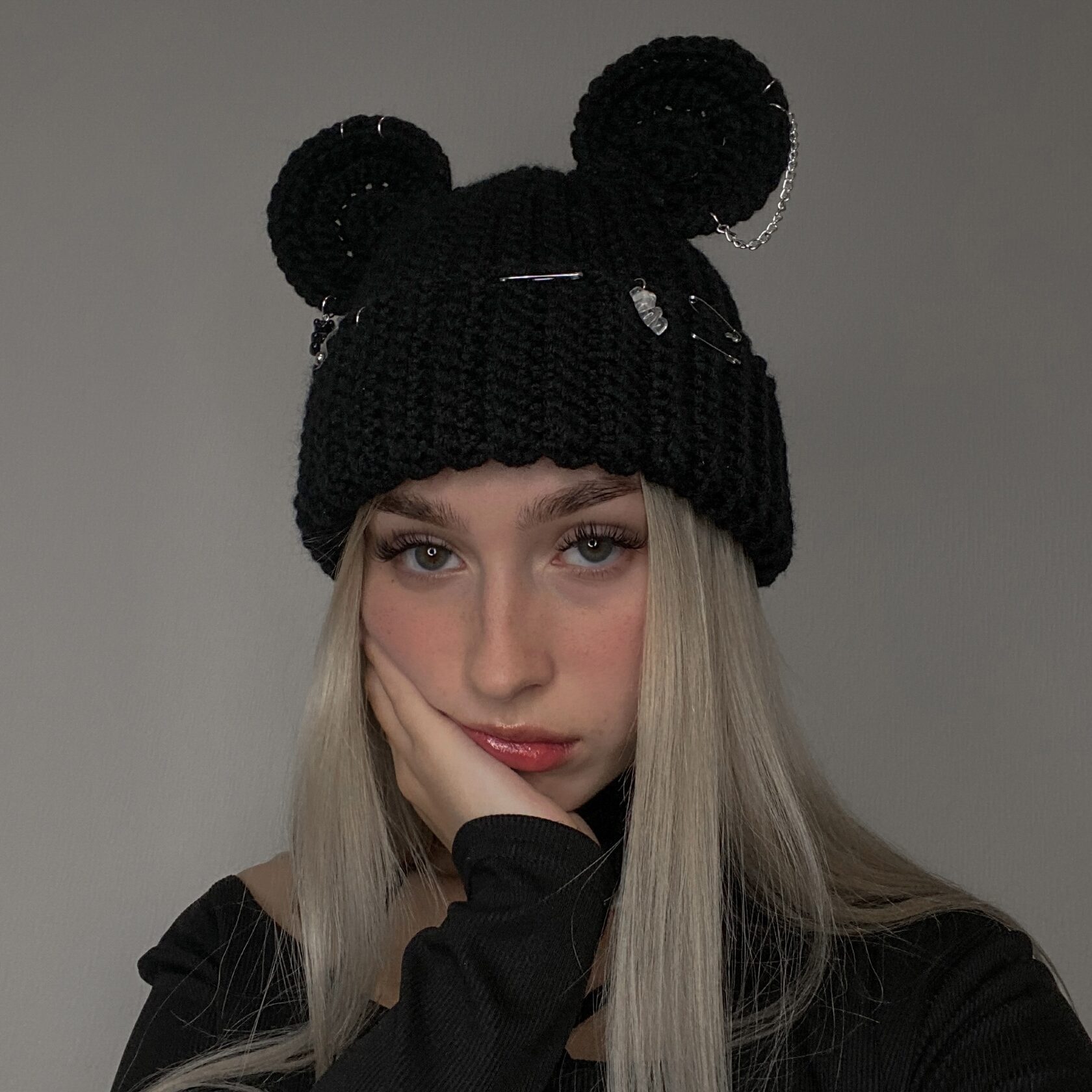 Шапка Mickey Mouse. Мастер класс крючком. Crochet hat | Crochet hats, Crochet beanie hat, Crochet