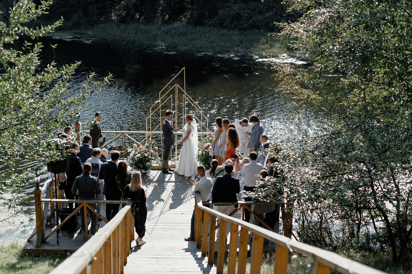 Свадьба у реки