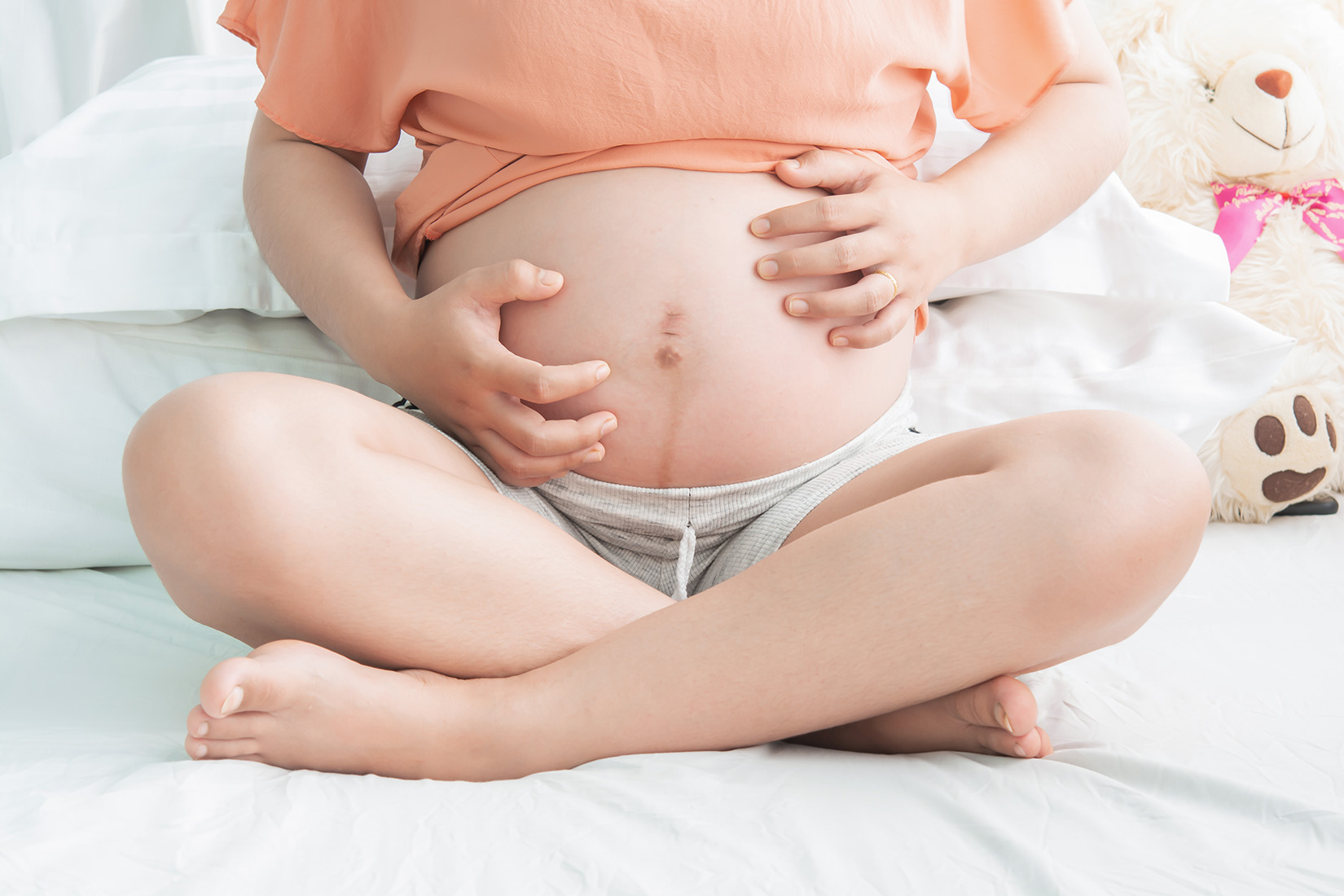 Первые симптомы и признаки беременности: как понять, что чудо близко - MAMATEST