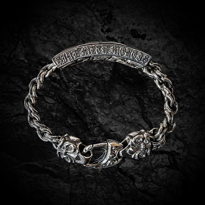 готический браслет, байкерский браслет, мото браслет.