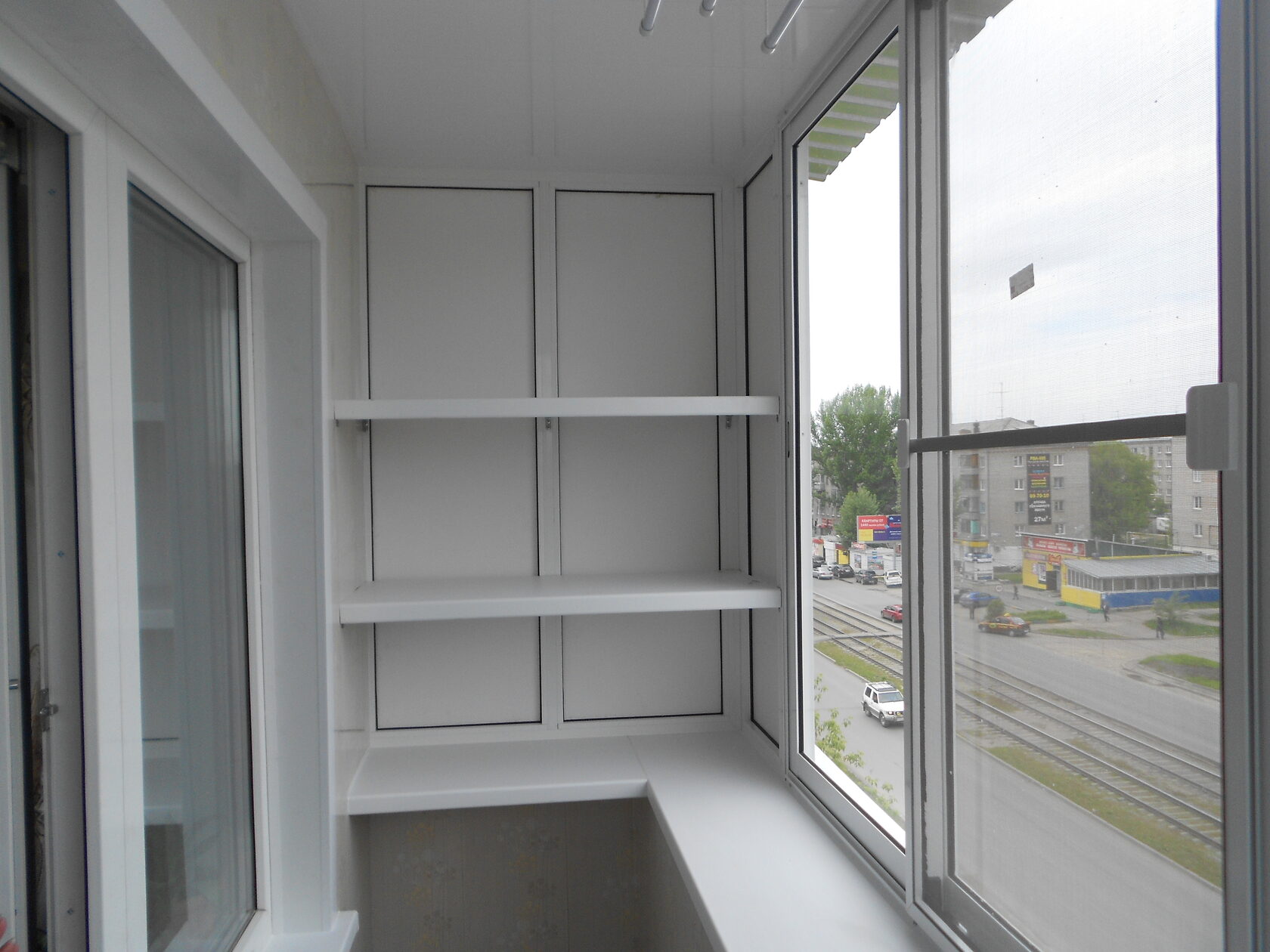 остекление балкона в доме п 3. лоджия и балкон. балкон из алюминиевого профиля. металлопластиковый балкон. остекление балконов барнаул.