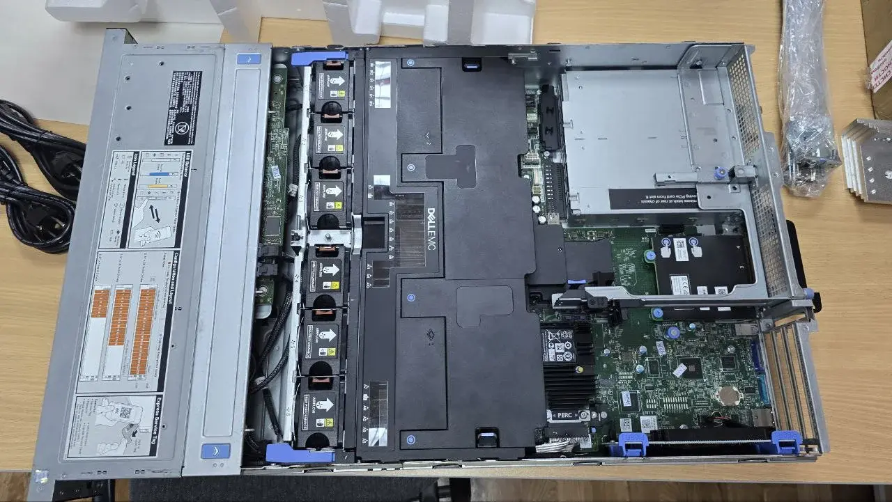 Внутреннее устройство сервера Dell PowerEdge R740