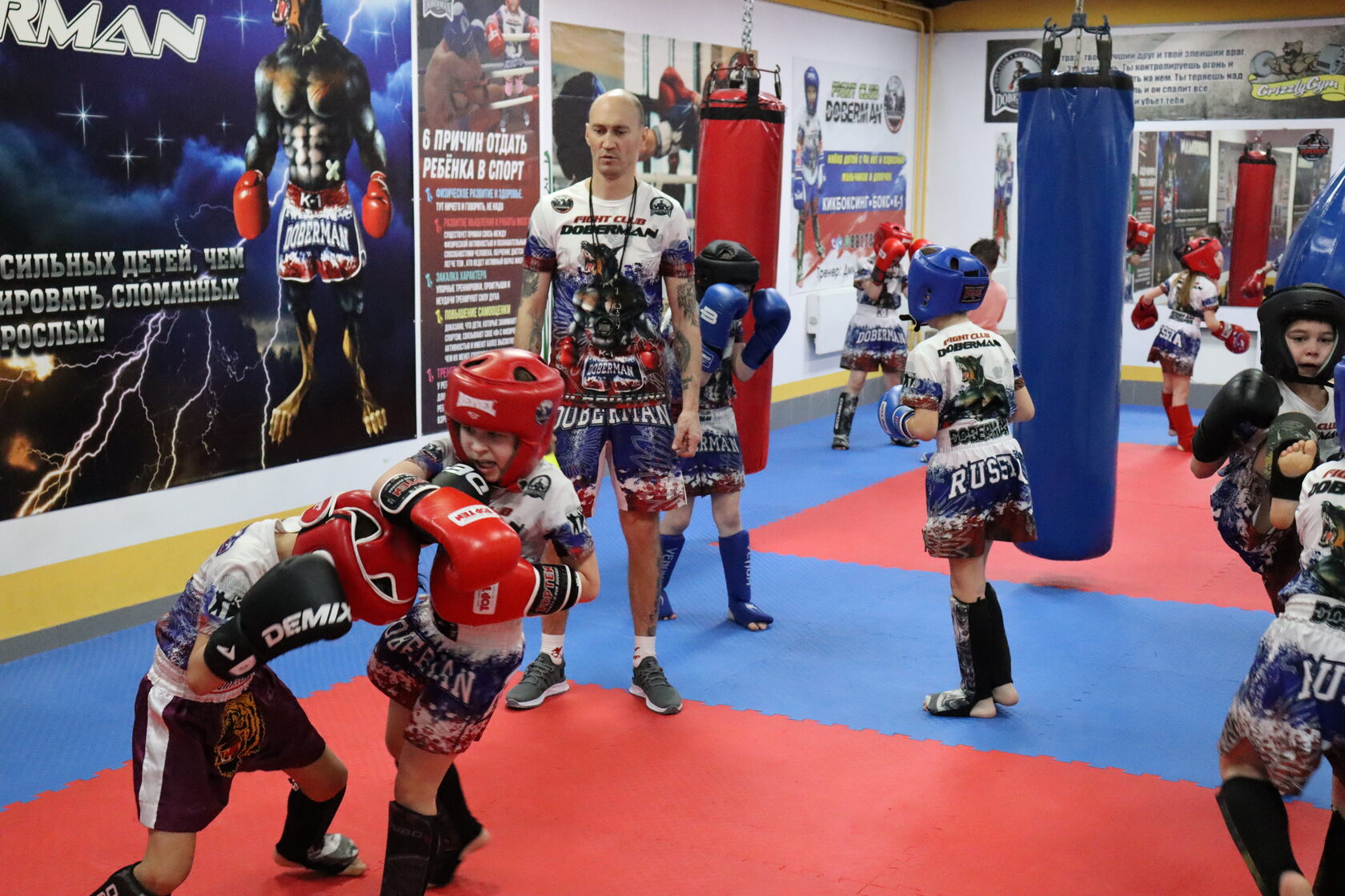 Волгоградский кикбоксинг. Волгоградский кикбоксинг. Секции кикбоксинга в волгограде. Символ кикбоксинга. Бокс кикбоксинг.