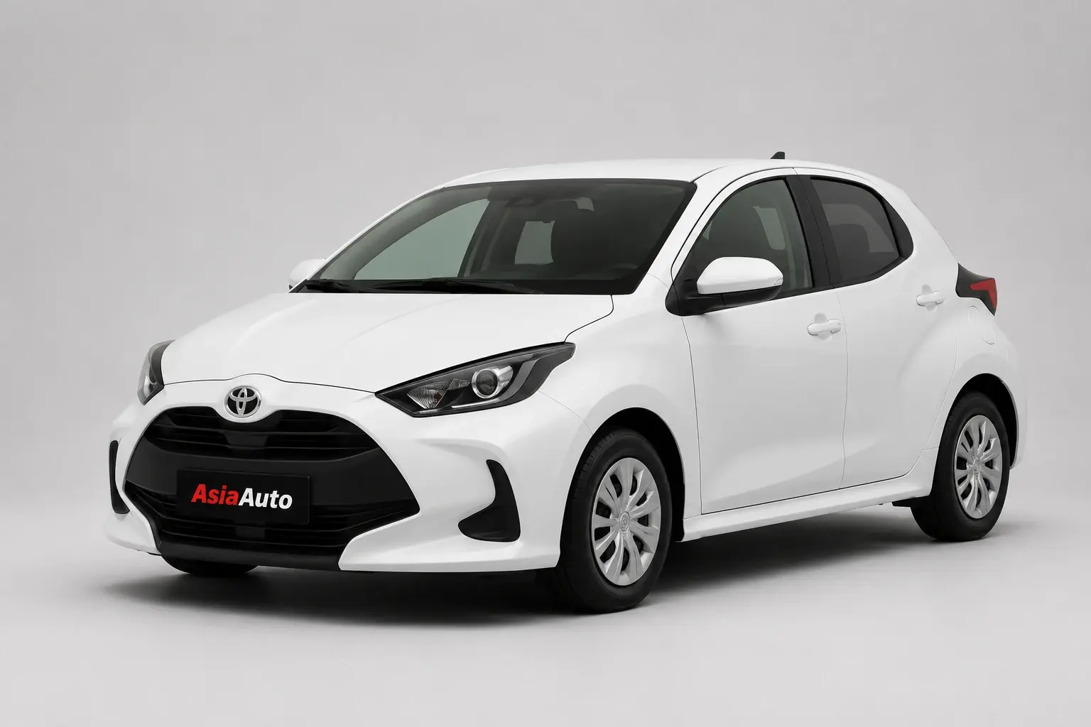 Toyota Yaris вид спереди