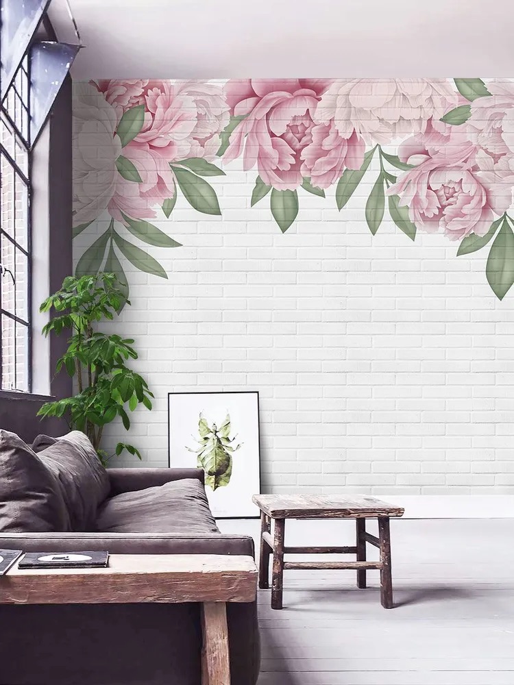 Обои с пионами на кирпичной стене в интерьере
