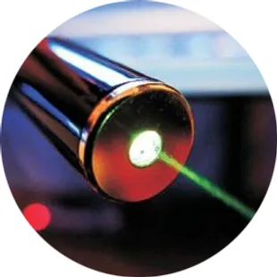 фото лазерного луча из излучателя