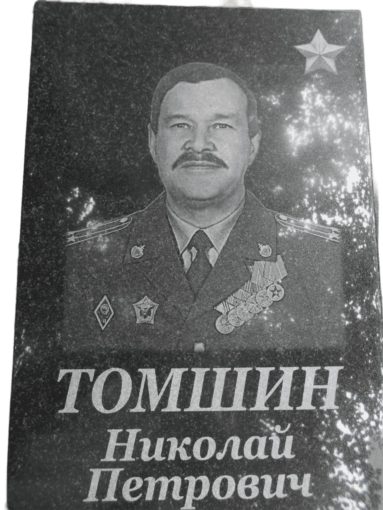 Памятник из Карельского гранита, размер 1000х450х70