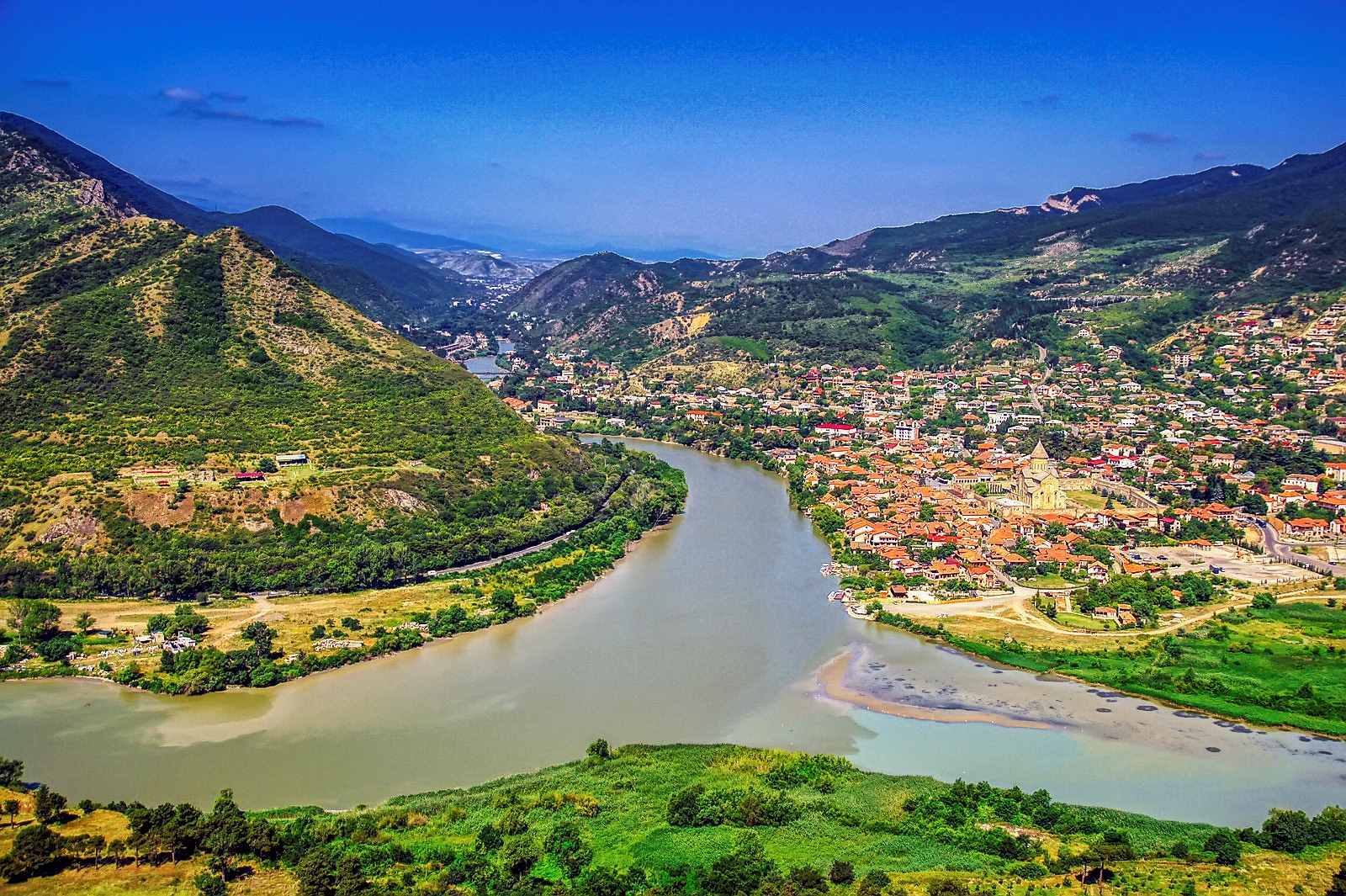 Арагва и кура. Село Арагва Грузия. Грузия слияние Арагвы и куры. Река Арагва. Грузия Арагва Спутник.