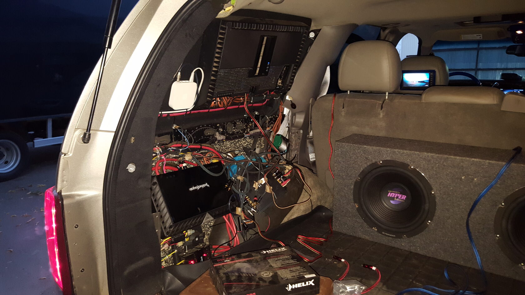 установка сабвуфера cadillac escalade