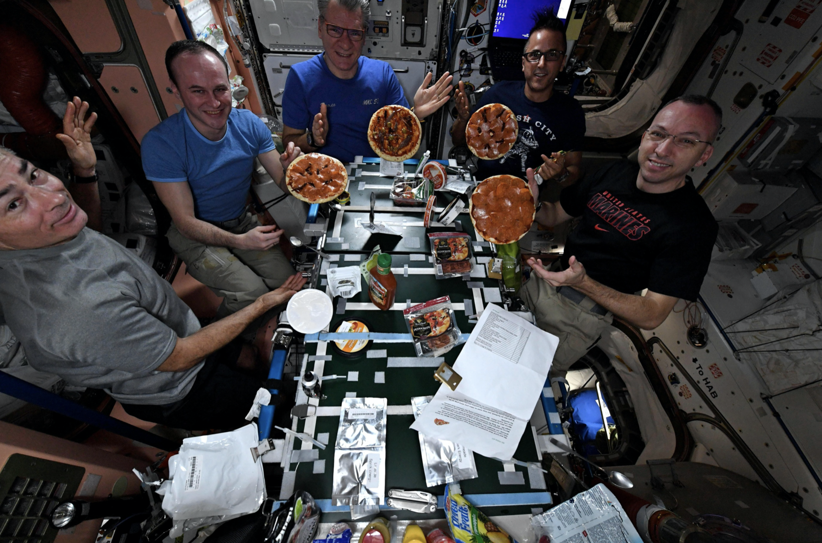 Чем питаются космонавты