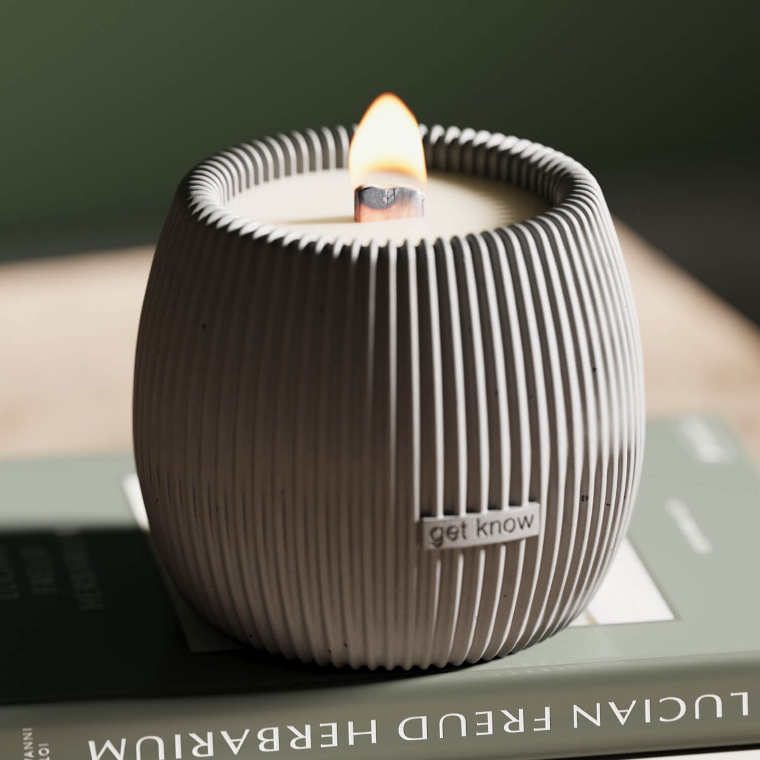 большая декоративная свеча 