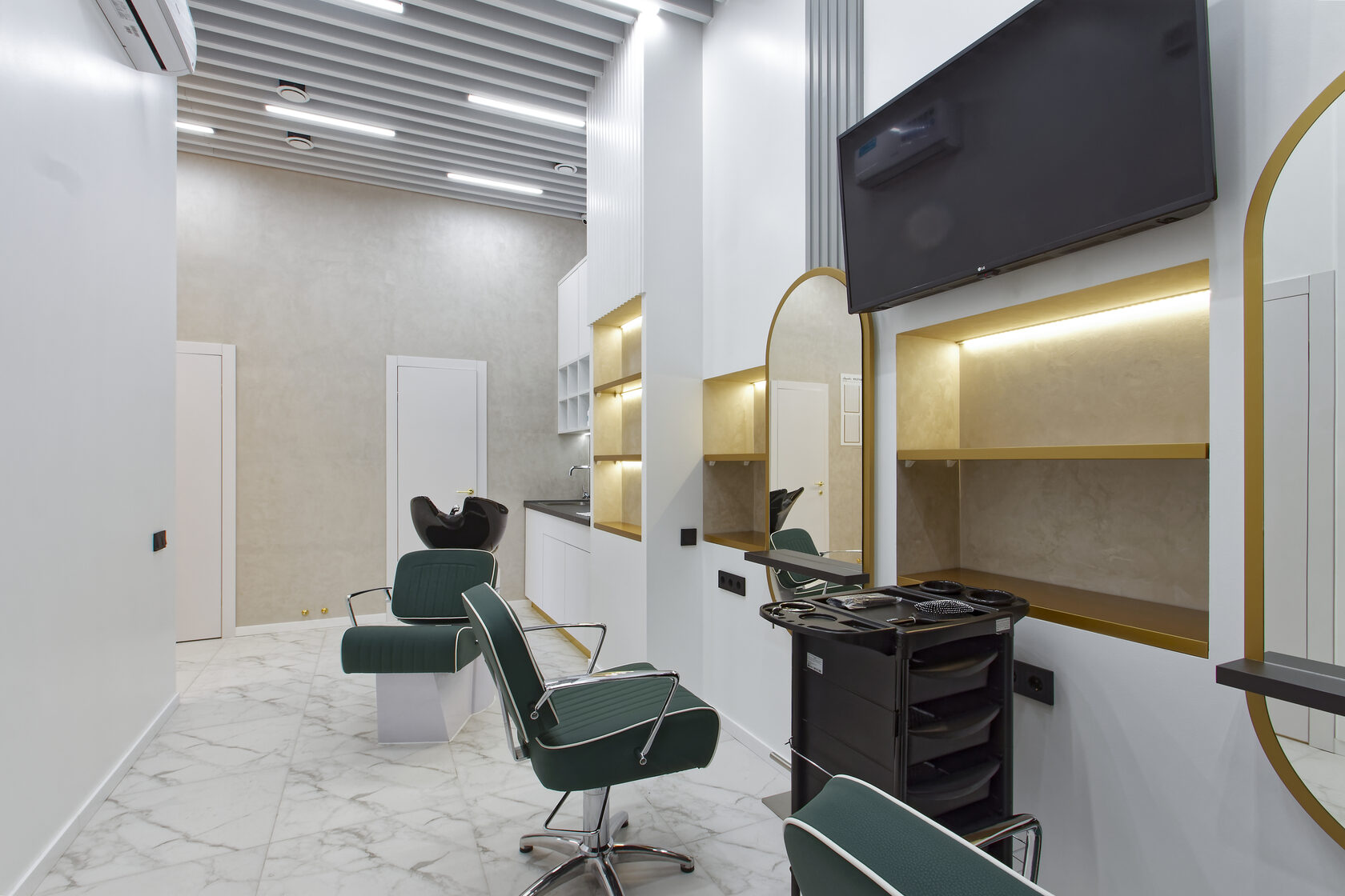 Пример дизайна интерьера парикмахерского зала
