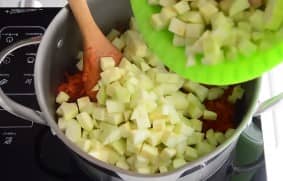 Приготовление кабачковой икры на зиму: шаг 10