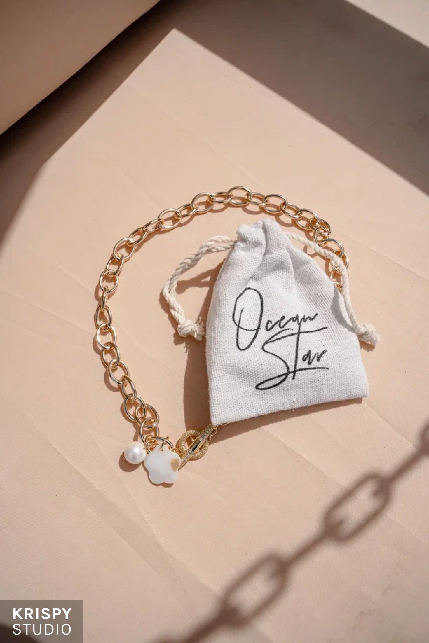 Фотосессия нежных женских украшений для брендаOCEAN STAR