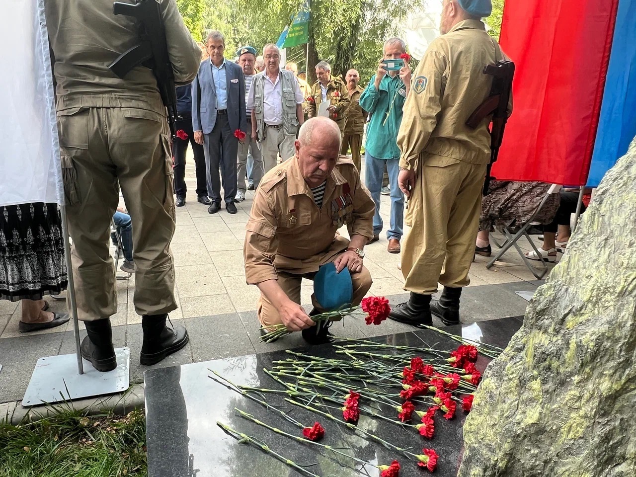 Сегодня в честь праздника я дам. С днем ВДВ. День ВДВ В Москве 2022 памятник. 2 Августа 2022 день ВДВ. День ВДВ В 2022 году.