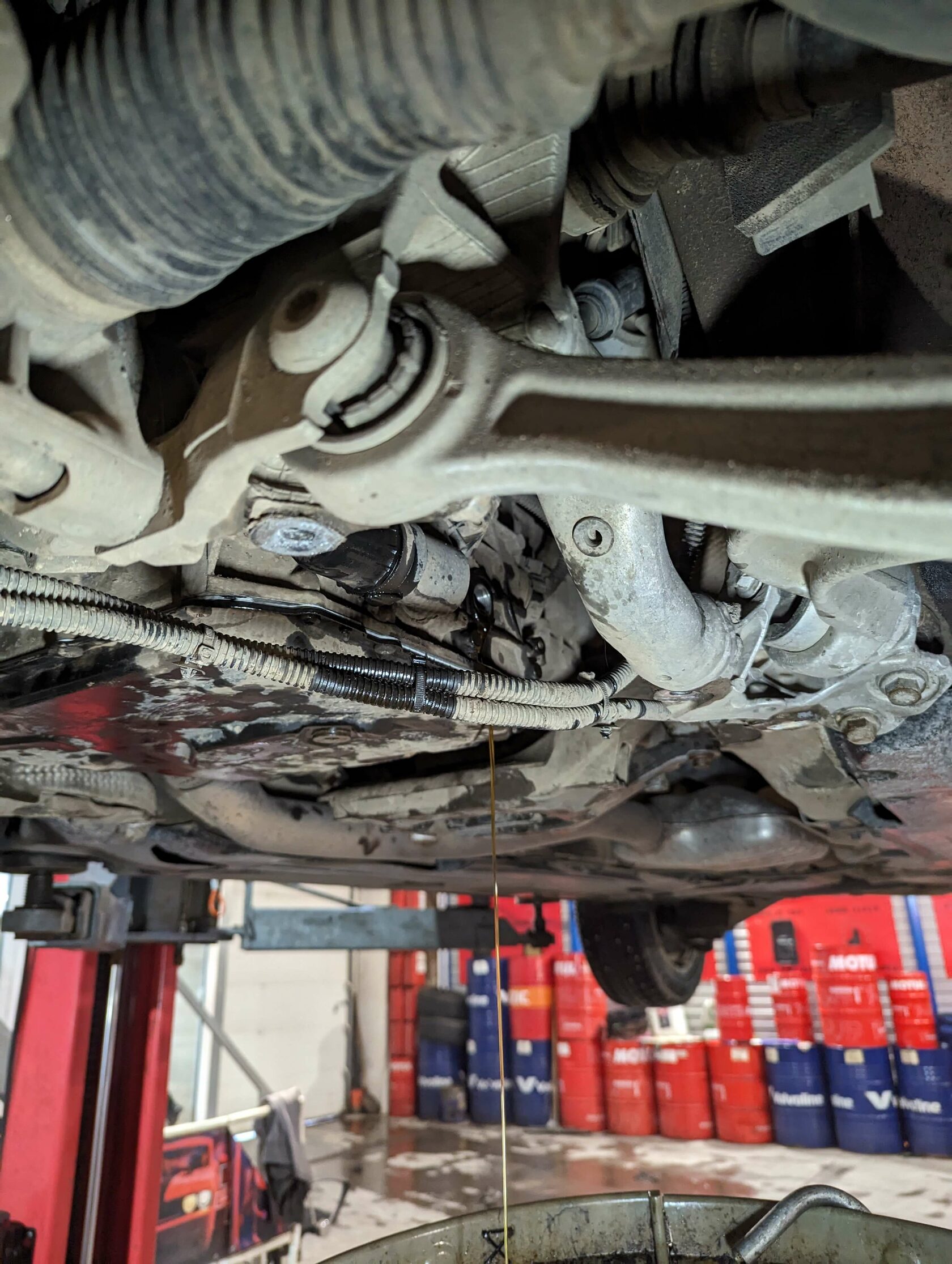 Проверка уровня масла Audi 0B5