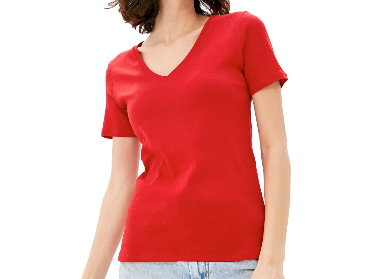 Печать на красной женской футболке