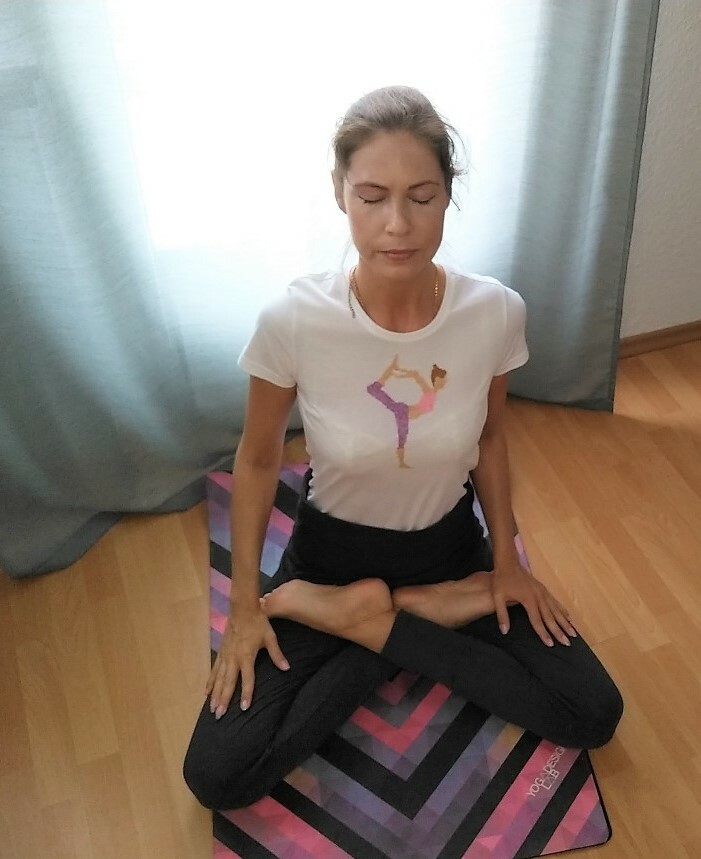 Yoga T-shirt Organic Ecologic Vegan Fair-trade handcraft Natarajasana Padmasana