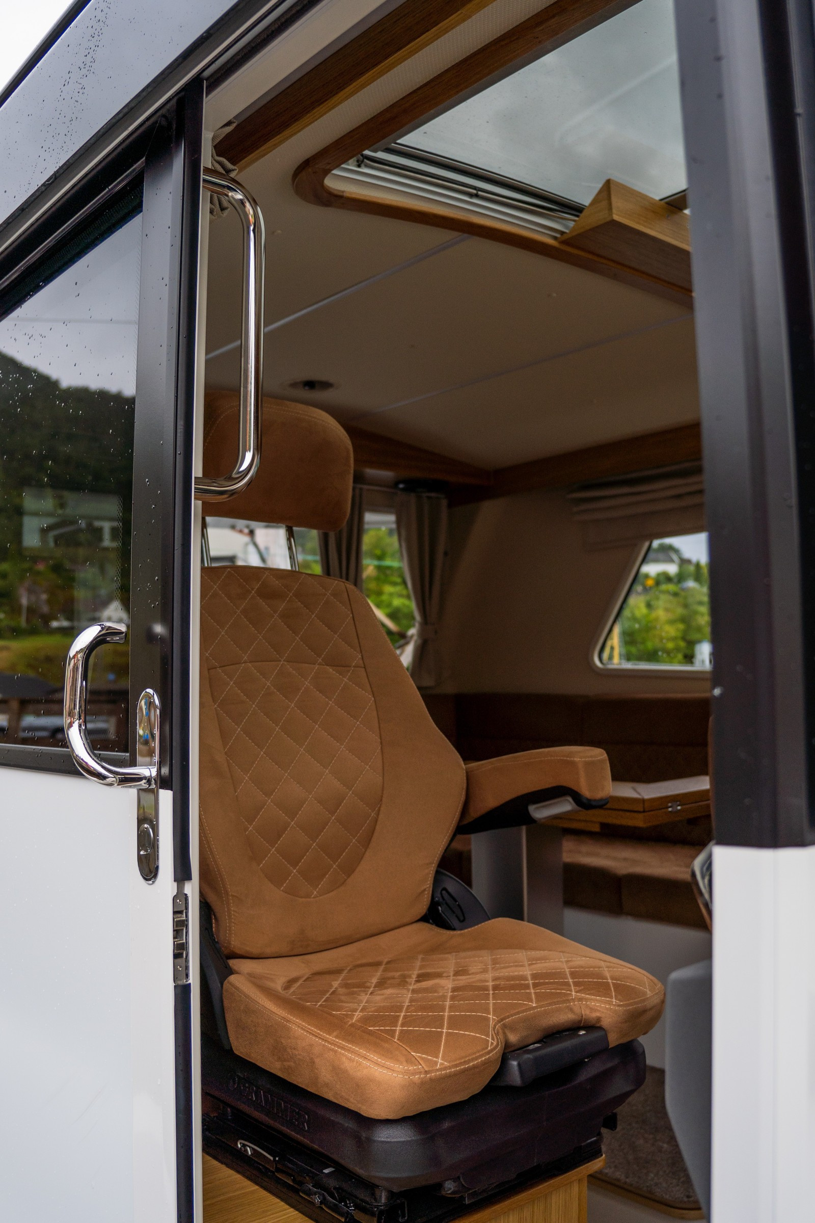 Nord Star 33+ санузел с зеркалами и фурнитурой