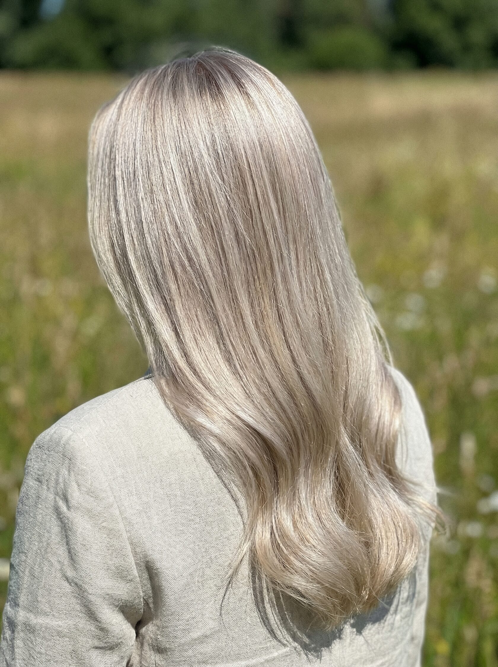 холодный блонд на средней длине