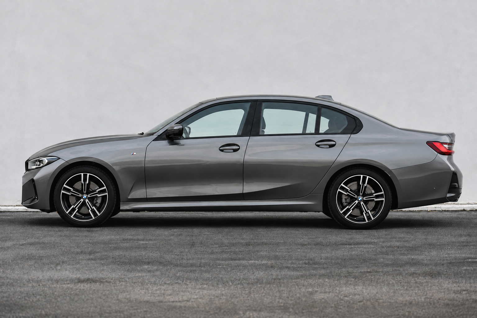 BMW G28 вид сбоку