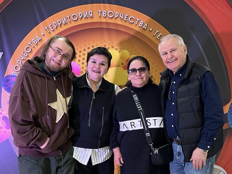 Члены жюри конкурса «Твой выход» у пресс-волла «Территории творчества»