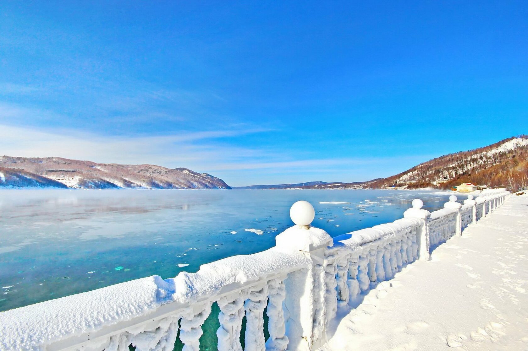 Листвянка Байкал Исток ангары зимой