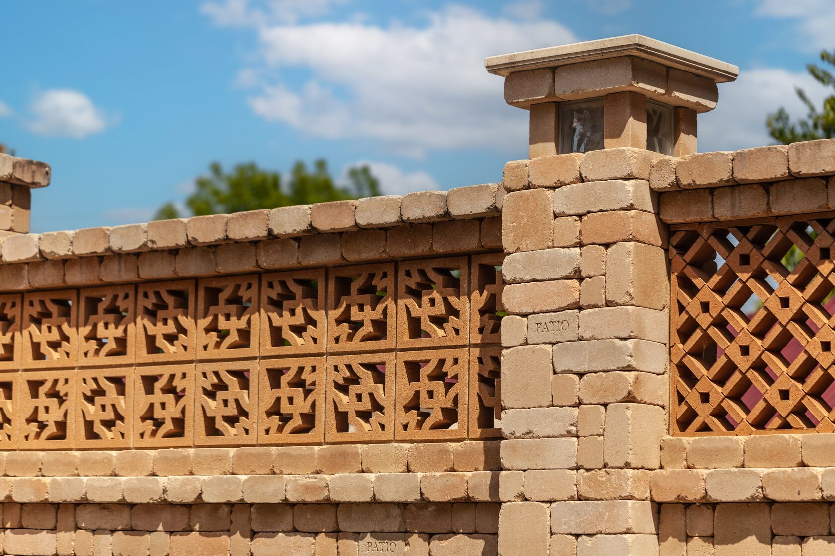 Продажа красивых и доступных заборов из камня в Санкт-Петербурге