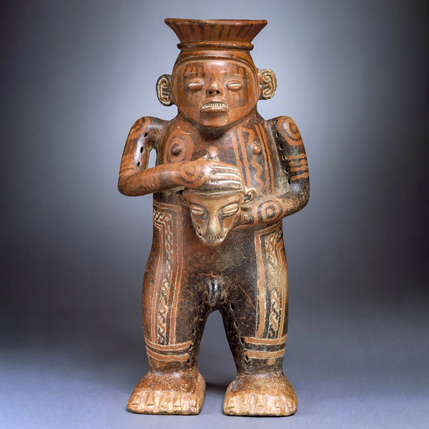 Воин с трофейной головой. Коста-Рика, 500-1000 гг. н.э. Коллекция Denver Art Museum.