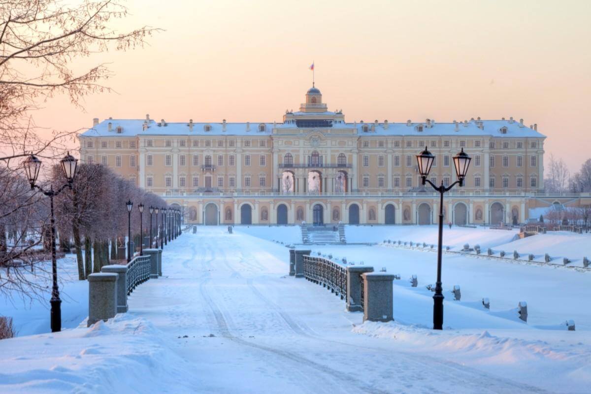 Константиновский дворец