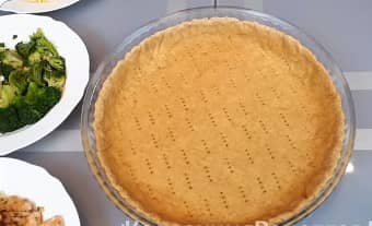 Приготовление пирога киш с лососем и брокколи: шаг 13