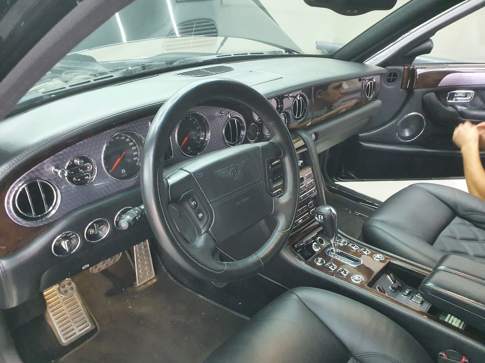 установка автозвука Bentley Arnage