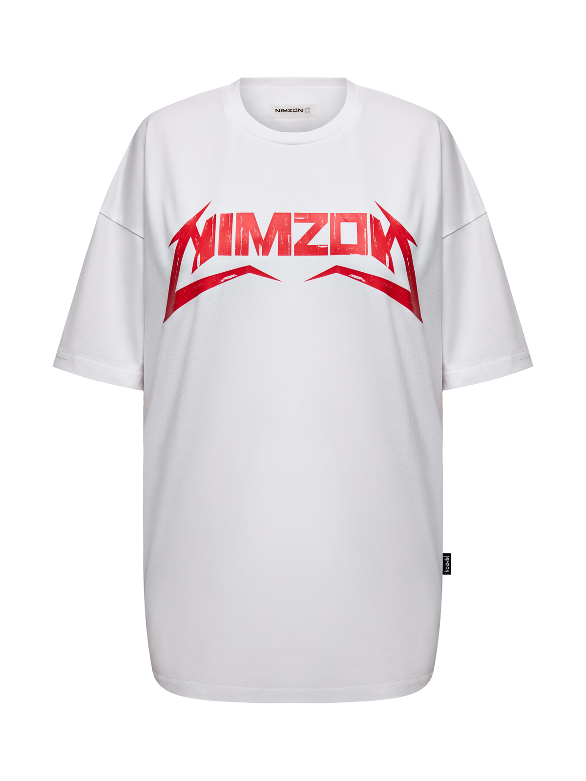 дизайнерская футболка на манекене невидимом