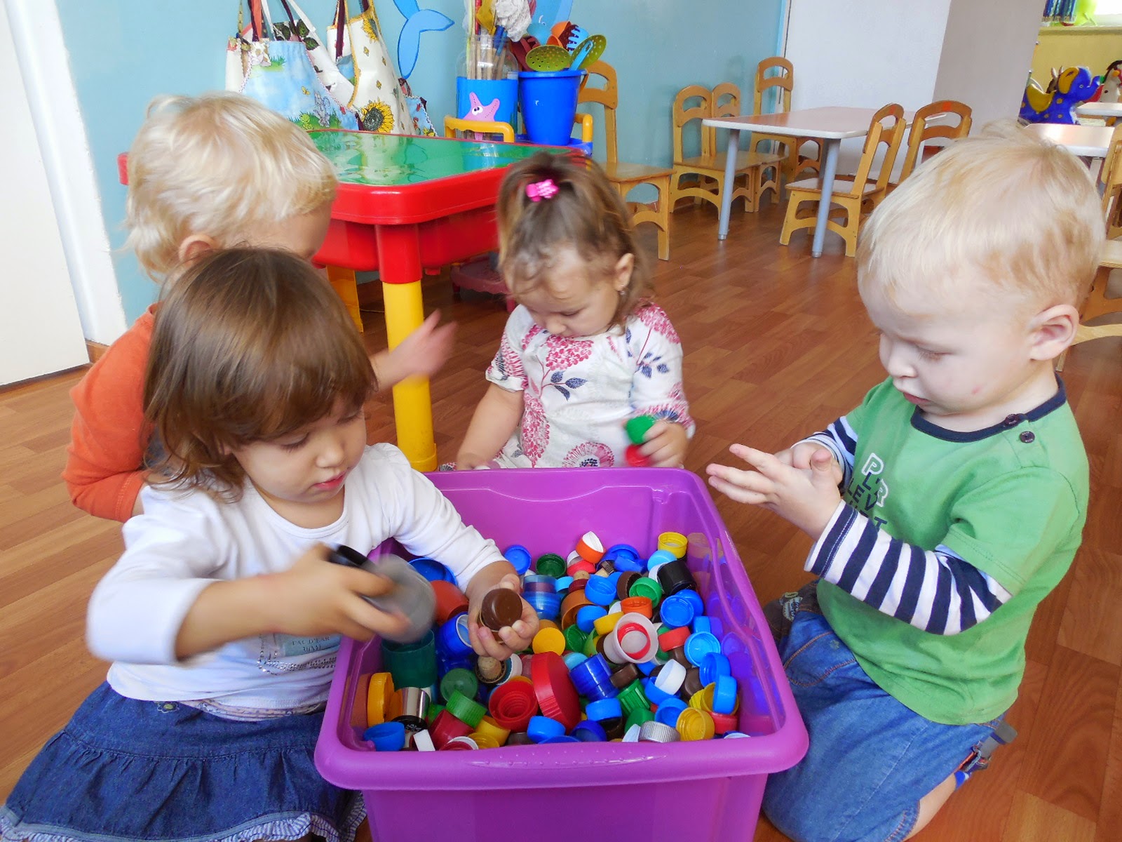 Развивающее окружение. Игрушки для детского сада. Игрушки для детей раннего возраста. Сенсорика для детей раннего возраста в детском саду. Игрушки для ясельной группы.