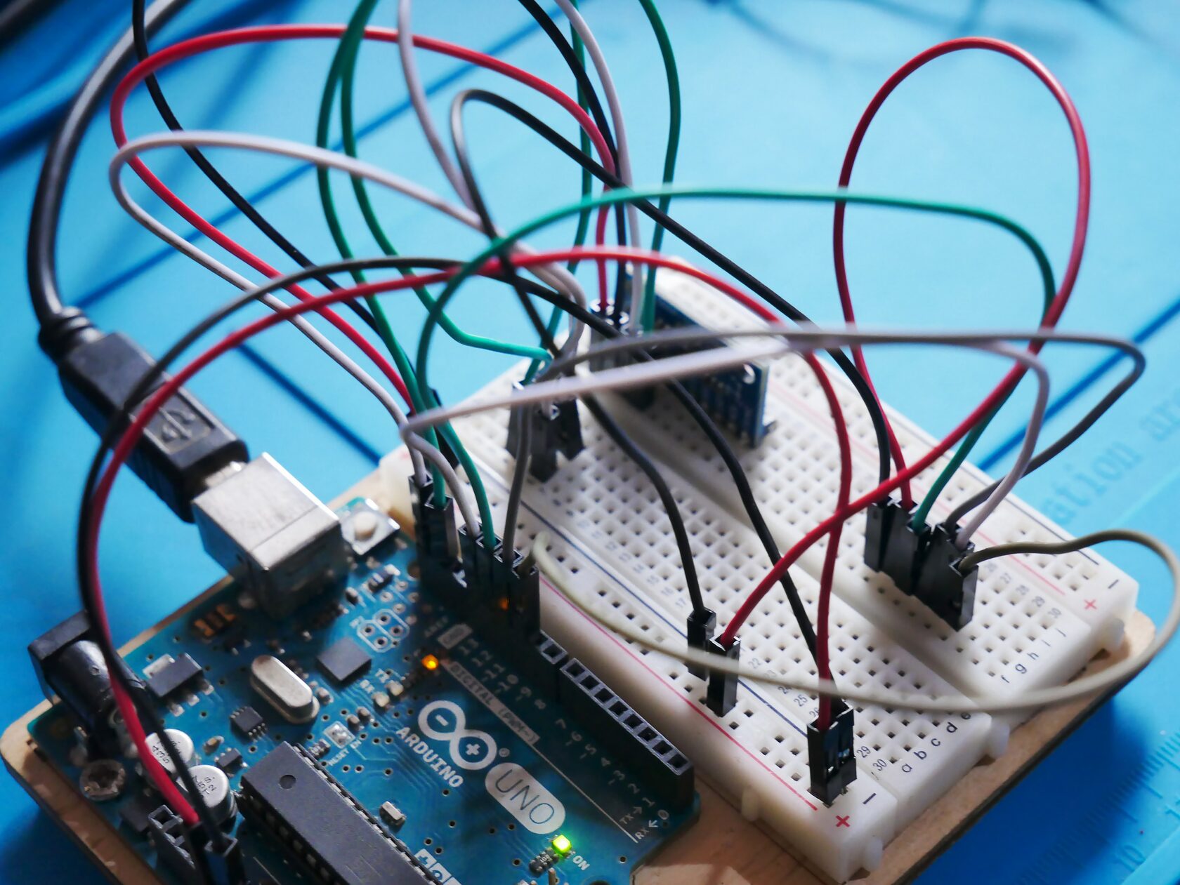 Файл ардуино. Провода для Arduino. Платформа ардуино. Wire Arduino. Электроника и робототехника на базе Arduino.