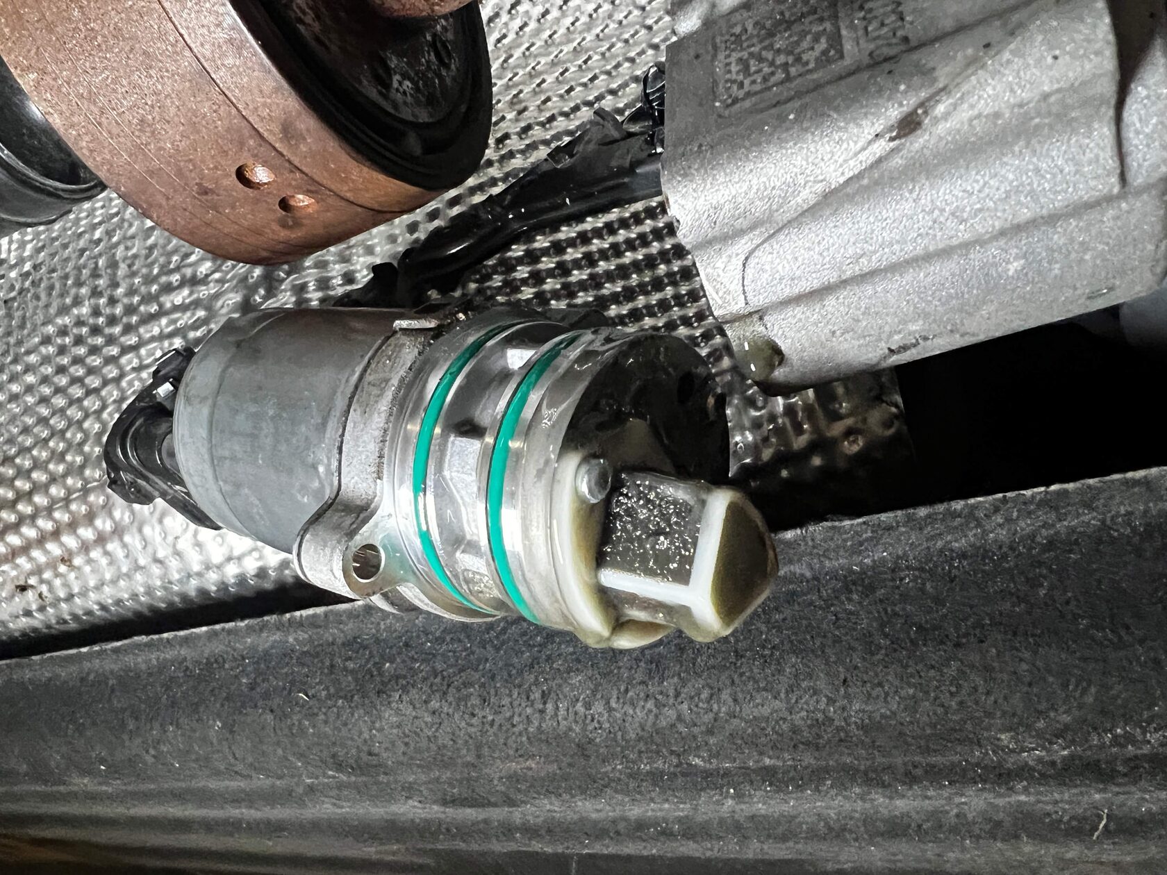 Достаем насос муфты для его очистки