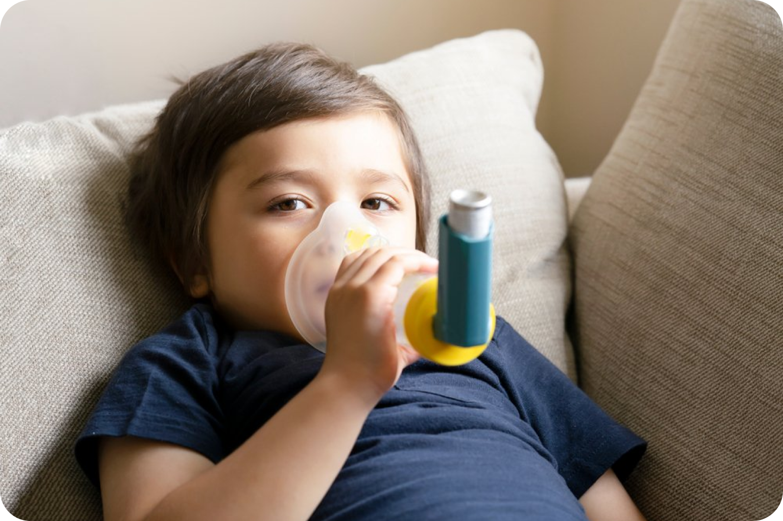У детей 1 воздух. Астма. Дети астматики. Дети больные бронхиальной астмой. Мальчик с астмой.
